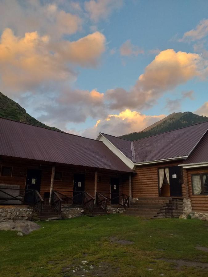 Altyn Arashan Guesthouse Exteriör bild