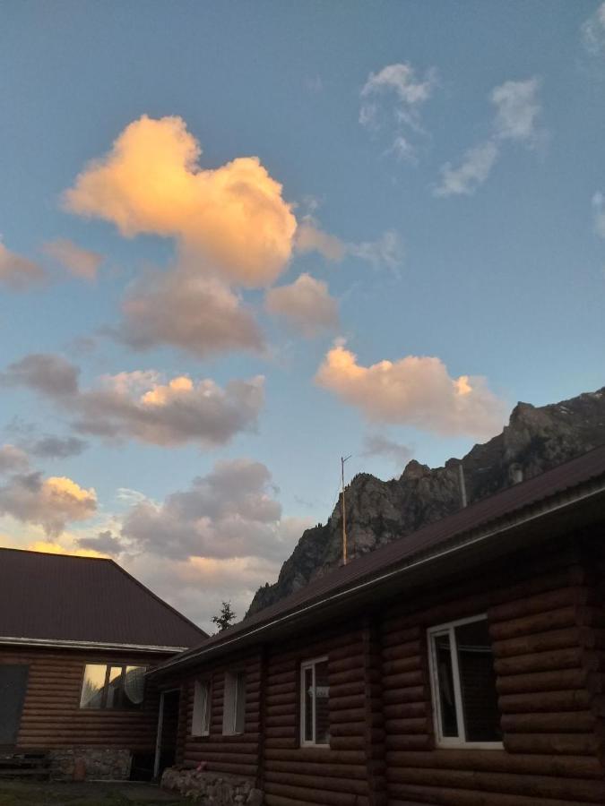 Altyn Arashan Guesthouse Exteriör bild
