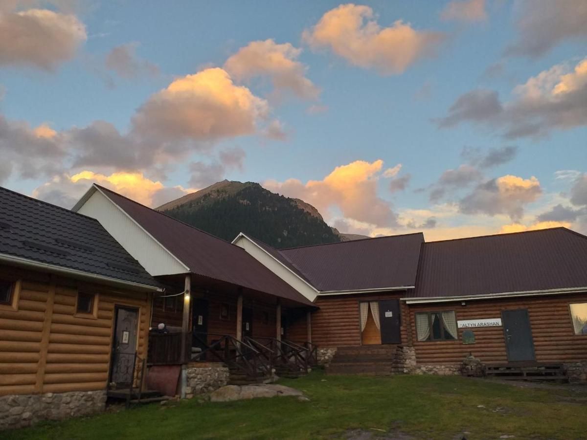 Altyn Arashan Guesthouse Exteriör bild